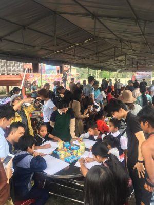 dạy vẽ cho trẻ em đồng bào