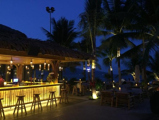 quầy bar apocalypse now beach club
