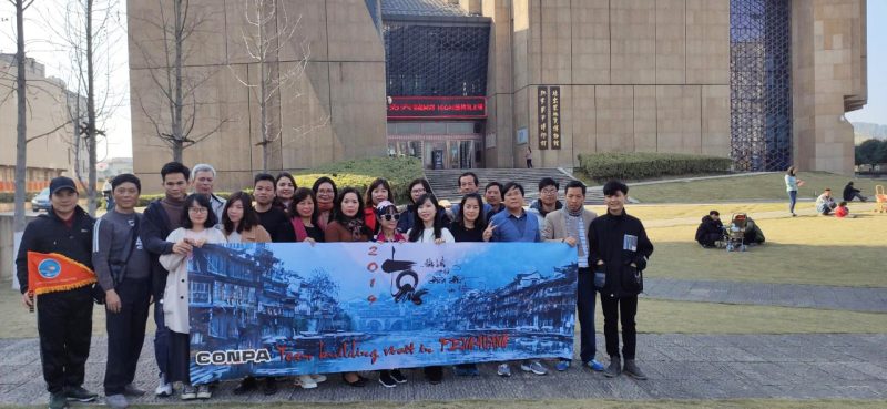 Cán bộ nhân viên Conpa tham quan phượng hoàng cổ trấn