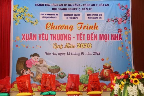 Conpa hỗ trợ trao quà cho bà con tết cổ truyền 2023