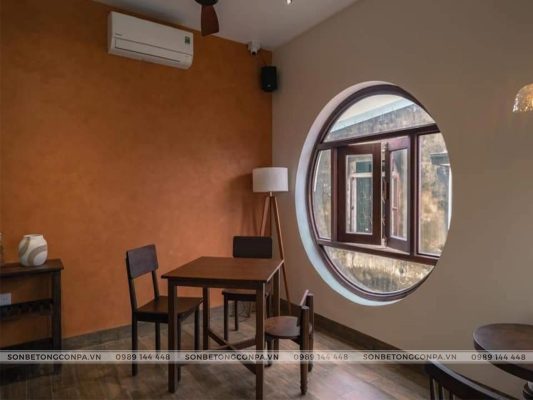 Không khí ấm áp của quán