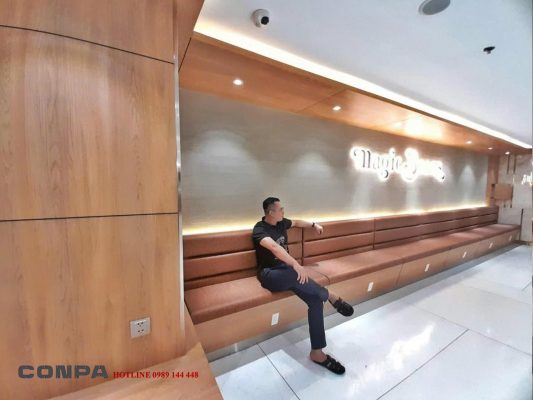 Khu vực ghế ngồi tiện nghi của phòng
