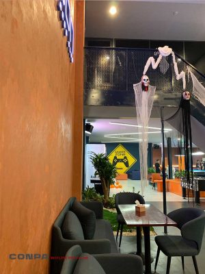 Khu chờ cho khách và khu gamezone