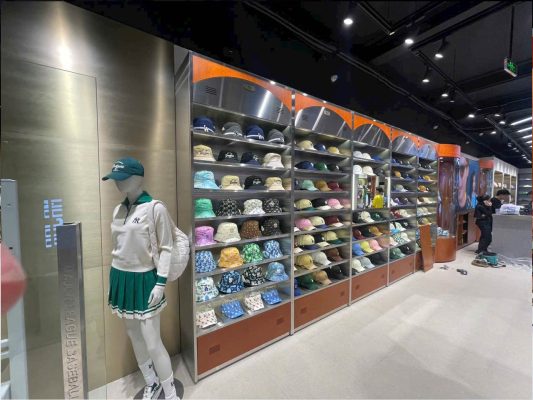 Không gian bên trong của cửa hàng