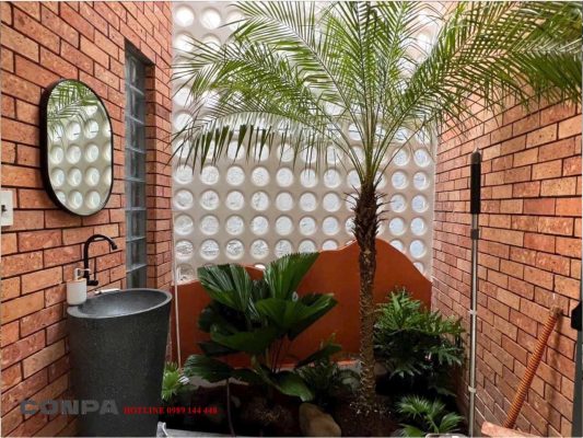 Màu đỏ gạch cháy tại không gian mở