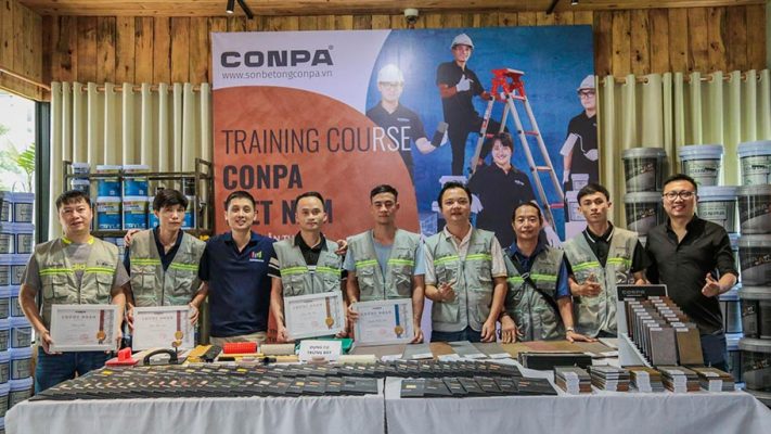 Trao chứng nhận khóa đào tạo cho đội ngũ tham gia