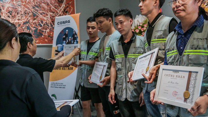 Trao chứng nhận hoàn thành khóa training