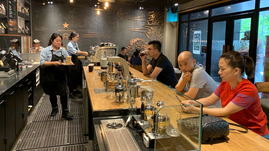 Ứng dụng sơn hiệu ứng cho quán Starbuck Phố Nhà Thờ Hà Nội
