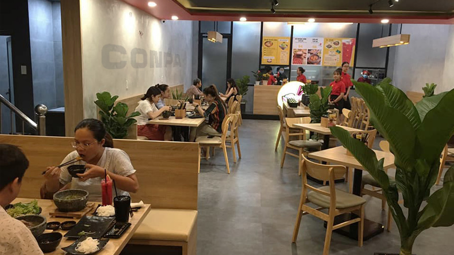 Nhà hàng Vua Mặt Trời sử dụng sơn hiệu ứng lên tường xi măng