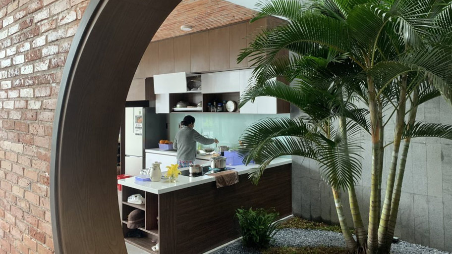 Phòng bếp Villa Anh Lộc Đà Nẵng sử dụng sơn hiệu ứng