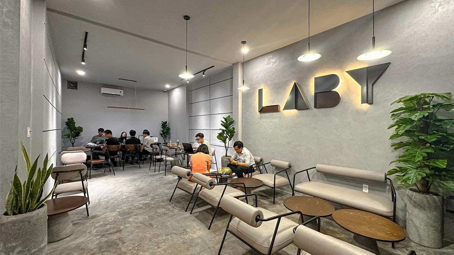 Sử dụng sơn hiệu ứng cho nội thất LABY’S COFFEE